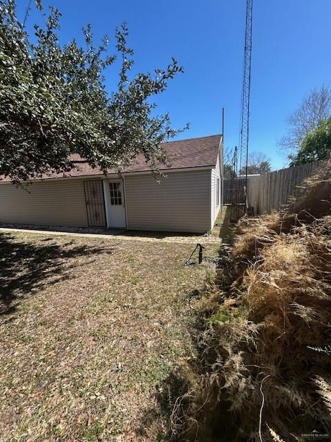 228 E Wood Ave, Raymondville, TX 78580 - photo 2