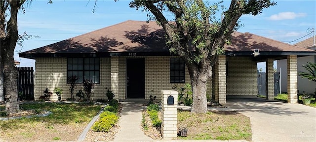 view of front of house featuring a carport