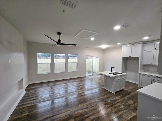 kitchen with sink, white cabinetry, dark hardwood / wood-style floors, ceiling fan, and a kitchen island with sink