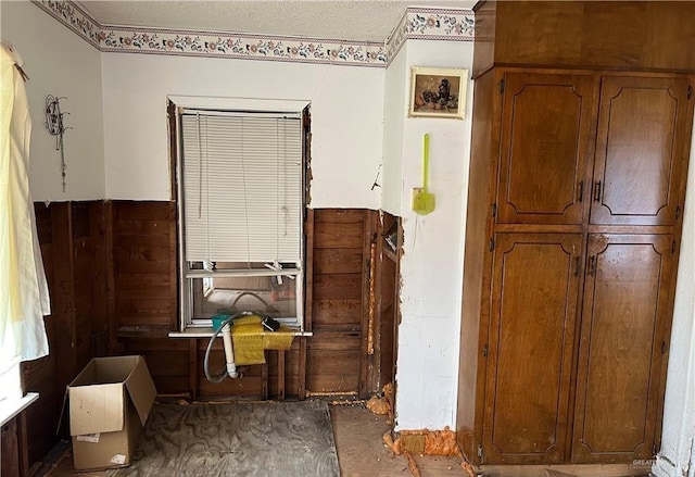 1005 S Nebraska Ave, Weslaco, TX 78596 - interior space with a textured ceiling