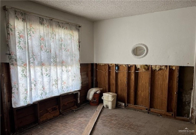 1005 S Nebraska Ave, Weslaco, TX 78596 - interior space featuring brick floor and a textured ceiling