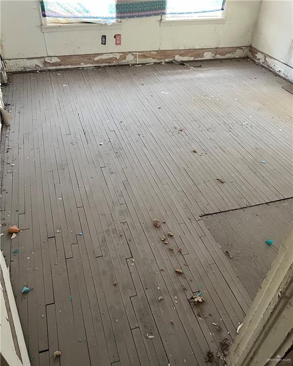 1005 S Nebraska Ave, Weslaco, TX 78596 - details with wood finished floors