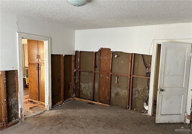 1005 S Nebraska Ave, Weslaco, TX 78596 - interior space featuring a textured ceiling