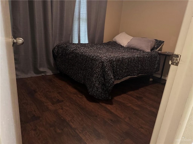 907 W 7th St, Weslaco, TX 78596 - bedroom featuring dark wood finished floors