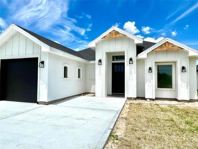 view of front of house with a garage