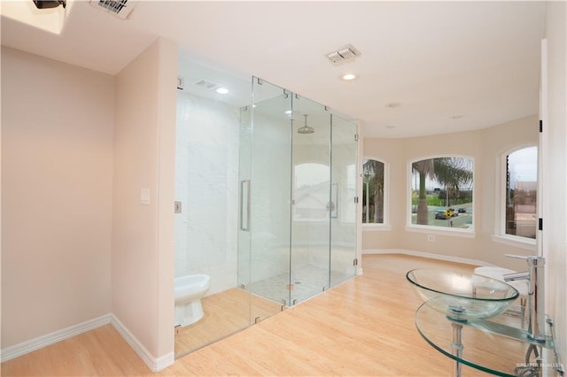 full bathroom featuring visible vents, a shower stall, and baseboards