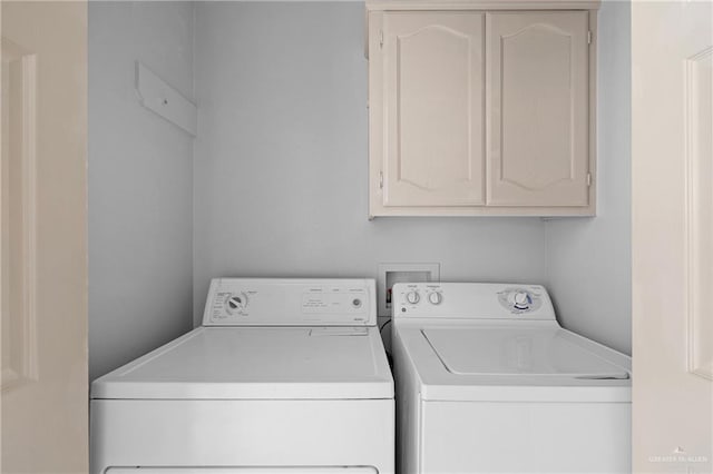 washroom featuring cabinets and washing machine and dryer