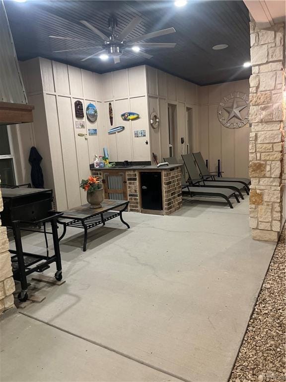 basement featuring a workshop area and ceiling fan