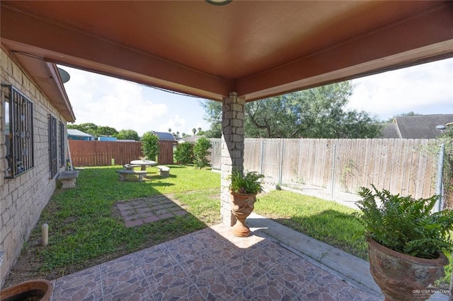 view of yard featuring a patio