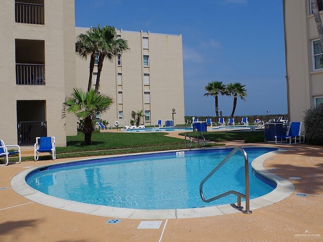 3400 Gulf Blvd Unit 403, South Padre Island, TX 78597 - view of community pool
