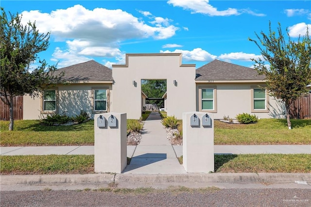 view of front of house featuring a front lawn