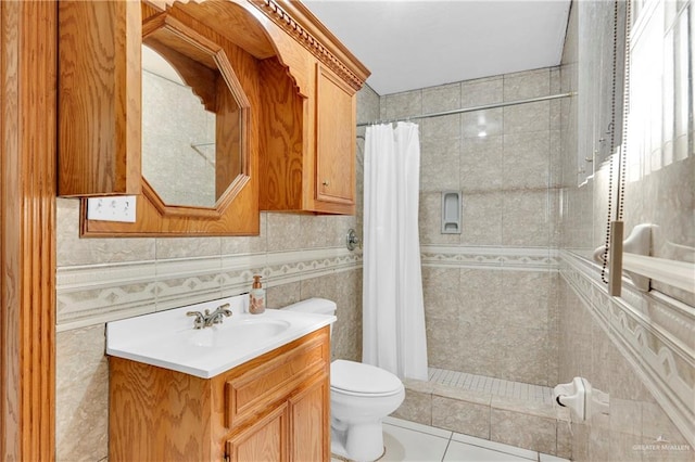 bathroom featuring tile patterned floors, curtained shower, tile walls, and toilet