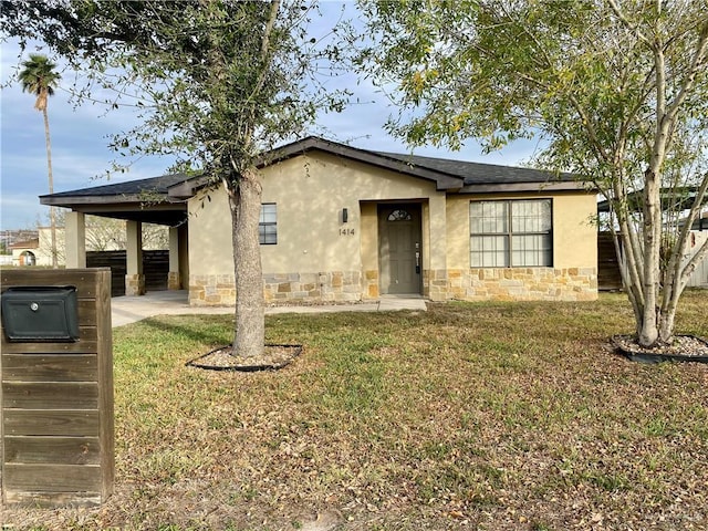 view of front of home with a front lawn and a carport