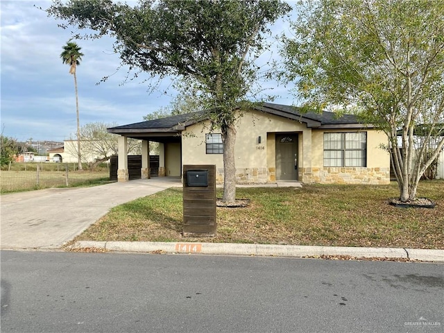 view of front of house featuring a front lawn and a carport