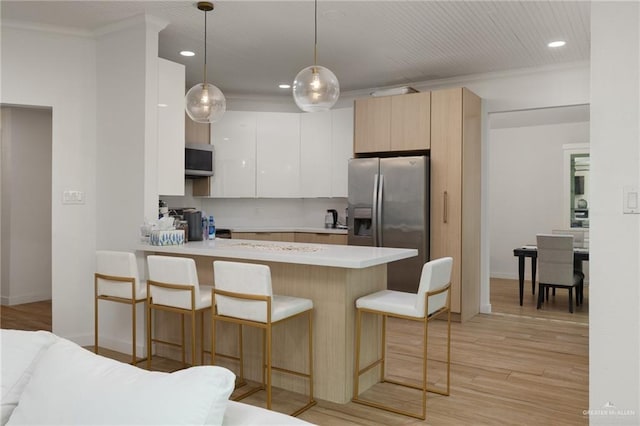 807 Cimarron Dr, Mission, TX 78572 - kitchen featuring appliances with stainless steel finishes, a peninsula, recessed lighting, light countertops, and a breakfast bar area