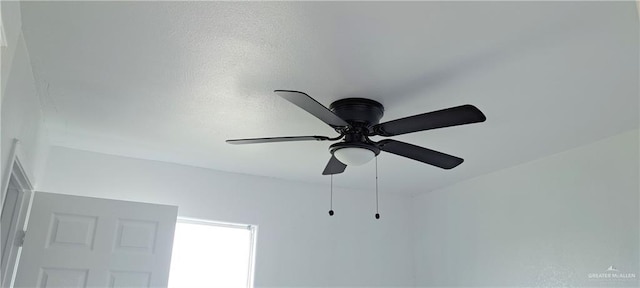 1217 S 1st St, Harlingen, TX 78550 - detailed view of a ceiling fan
