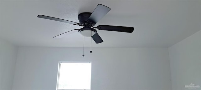 1217 S 1st St, Harlingen, TX 78550 - detailed view of ceiling fan