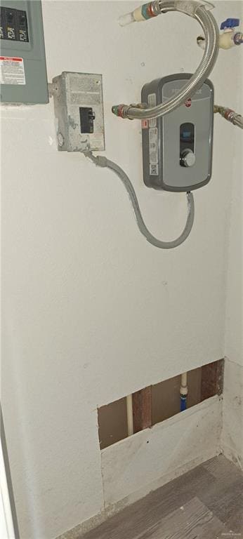 1217 S 1st St, Harlingen, TX 78550 - view of utility room