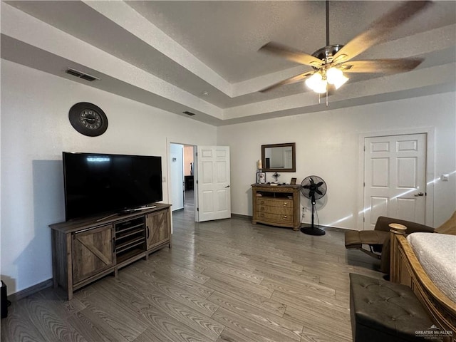 living room with hardwood / wood-style floors and ceiling fan