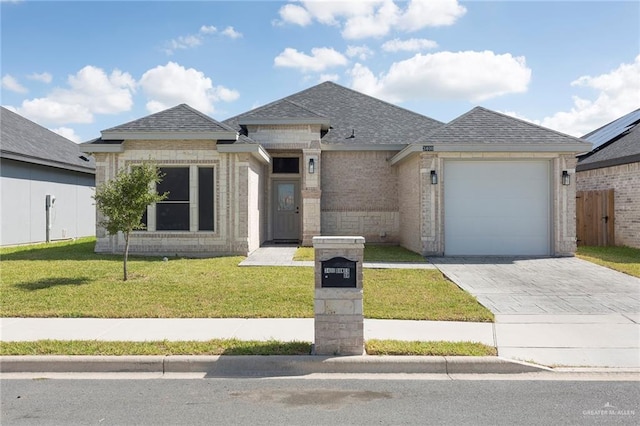 view of front facade featuring a front yard and a garage