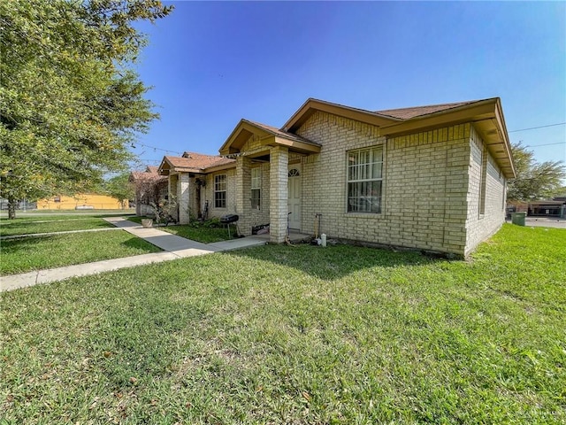 view of front of house with a front yard