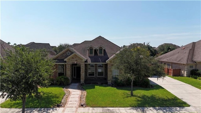 view of front of property with a front yard