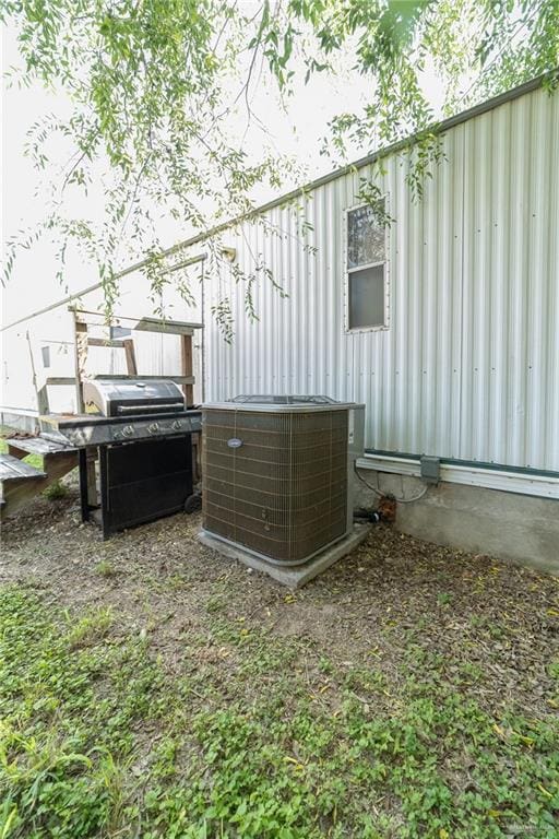 view of yard featuring central AC unit