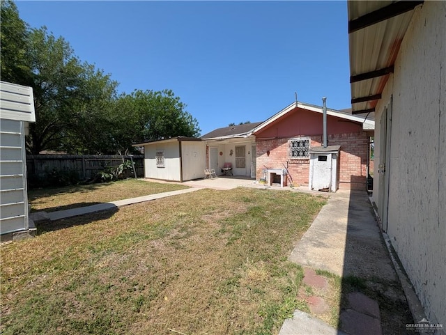 605 8th St, Hidalgo, TX 78557 - view of yard featuring a patio area