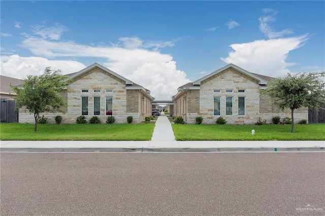 view of front of house featuring a front lawn