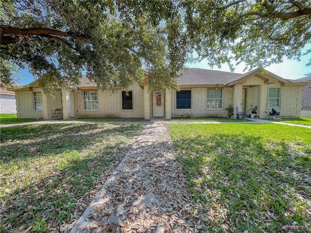 ranch-style home with a front yard