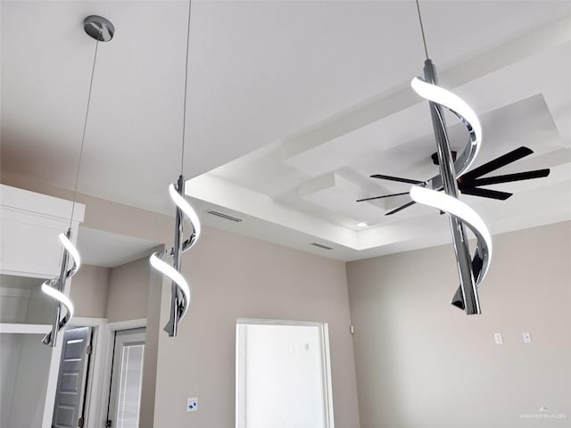 room details featuring ceiling fan