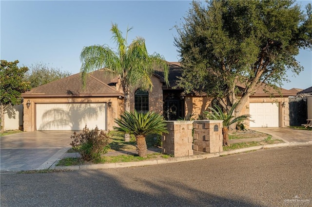 view of front facade featuring a garage