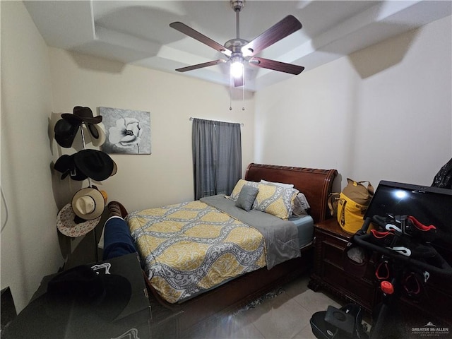 bedroom with ceiling fan