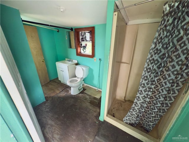 210 N Palmas St, Weslaco, TX 78596 - bathroom with curtained shower, toilet, and a sink