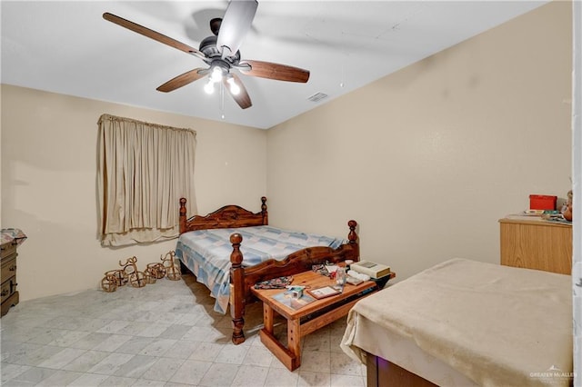 bedroom with ceiling fan