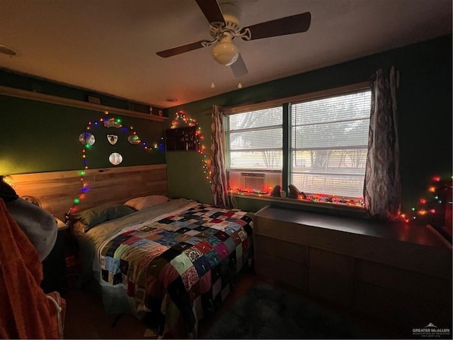 bedroom with ceiling fan