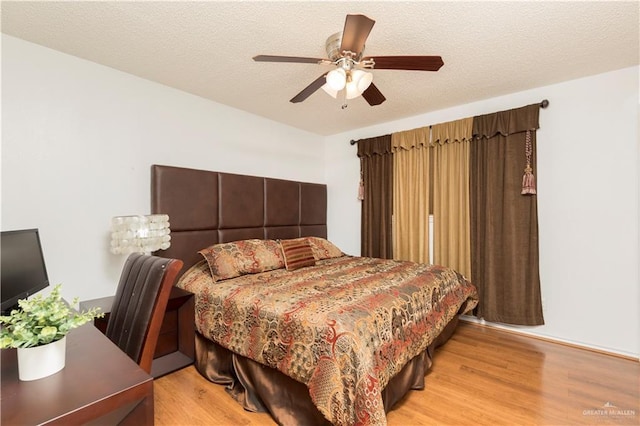 200 E Yuma Ave Unit 5, Mcallen, TX 78503 - bedroom featuring light wood-style floors, ceiling fan, and an office area