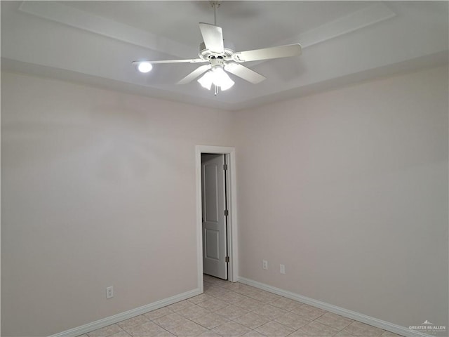 empty room featuring ceiling fan