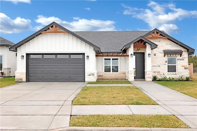 modern farmhouse style home featuring a garage and a front lawn