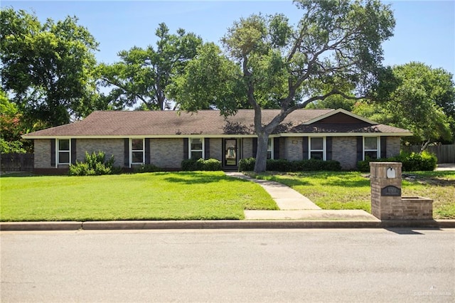 single story home featuring a front lawn