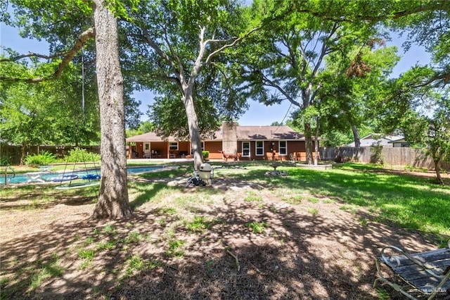 view of yard featuring a fenced in pool