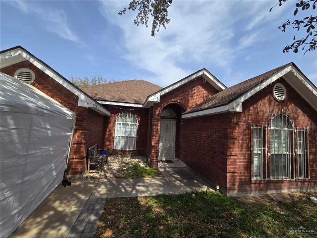 ranch-style house featuring brick siding and an attached garage