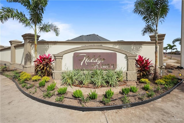 view of community / neighborhood sign