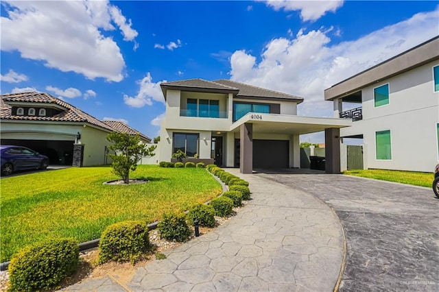 view of front of property featuring a front lawn, a garage, and a carport