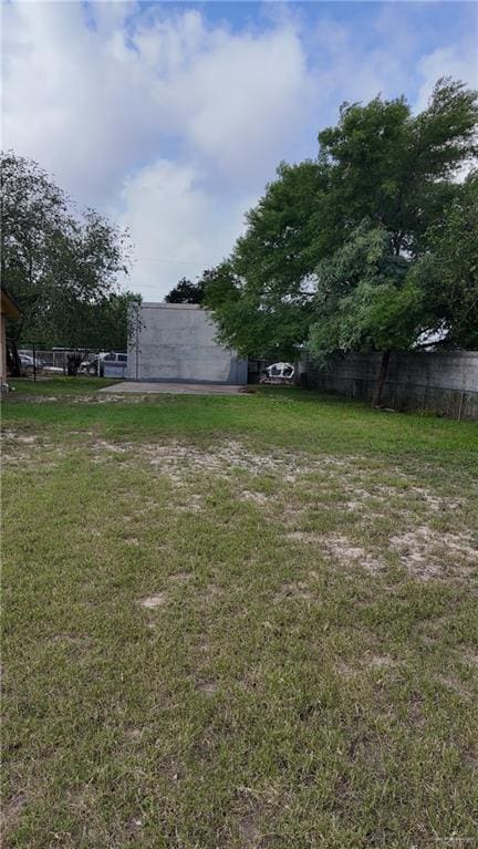 612 W Ramirez St, Rio Grande City, TX 78582 - view of yard