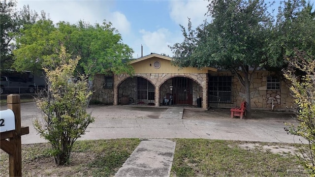 612 W Ramirez St, Rio Grande City, TX 78582 - view of front of property with stone siding