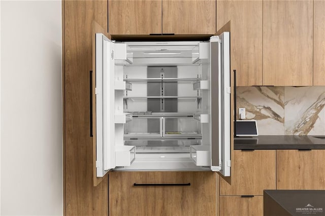 interior details featuring tasteful backsplash and fridge