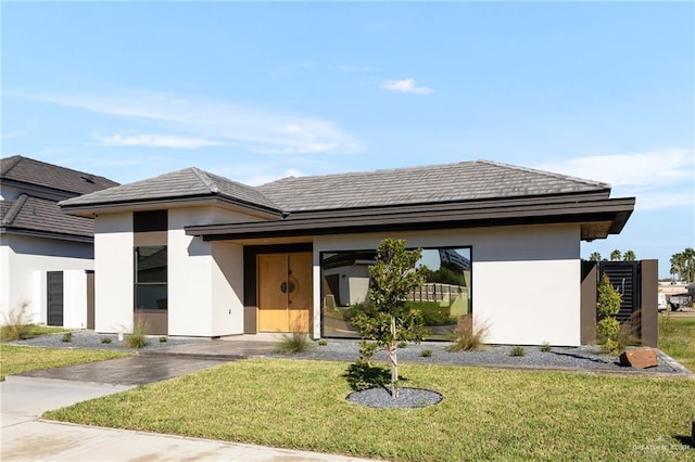 view of front of house with a front yard