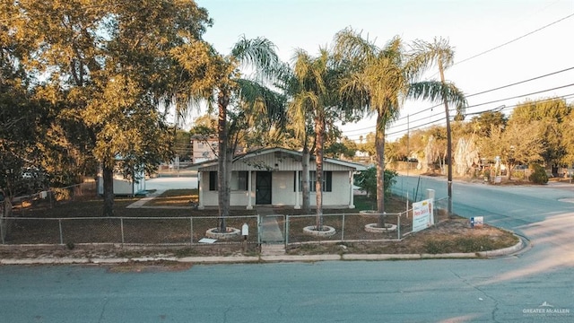 view of front of property