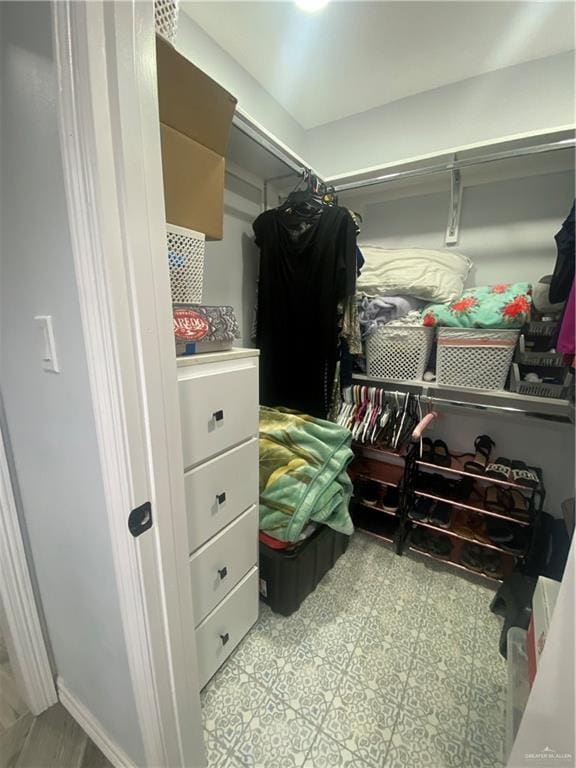 814 N Flag St N, Pharr, TX 78577 - walk in closet featuring light floors